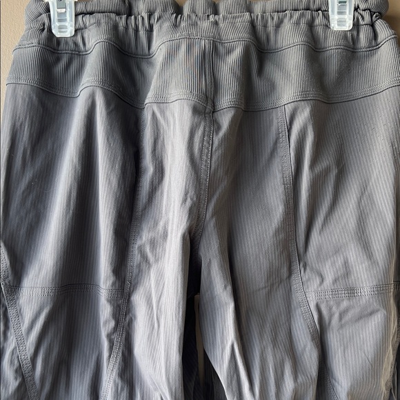 Lululemon Dance Studio Crop Pants Size 8 - Picture 9 of 9